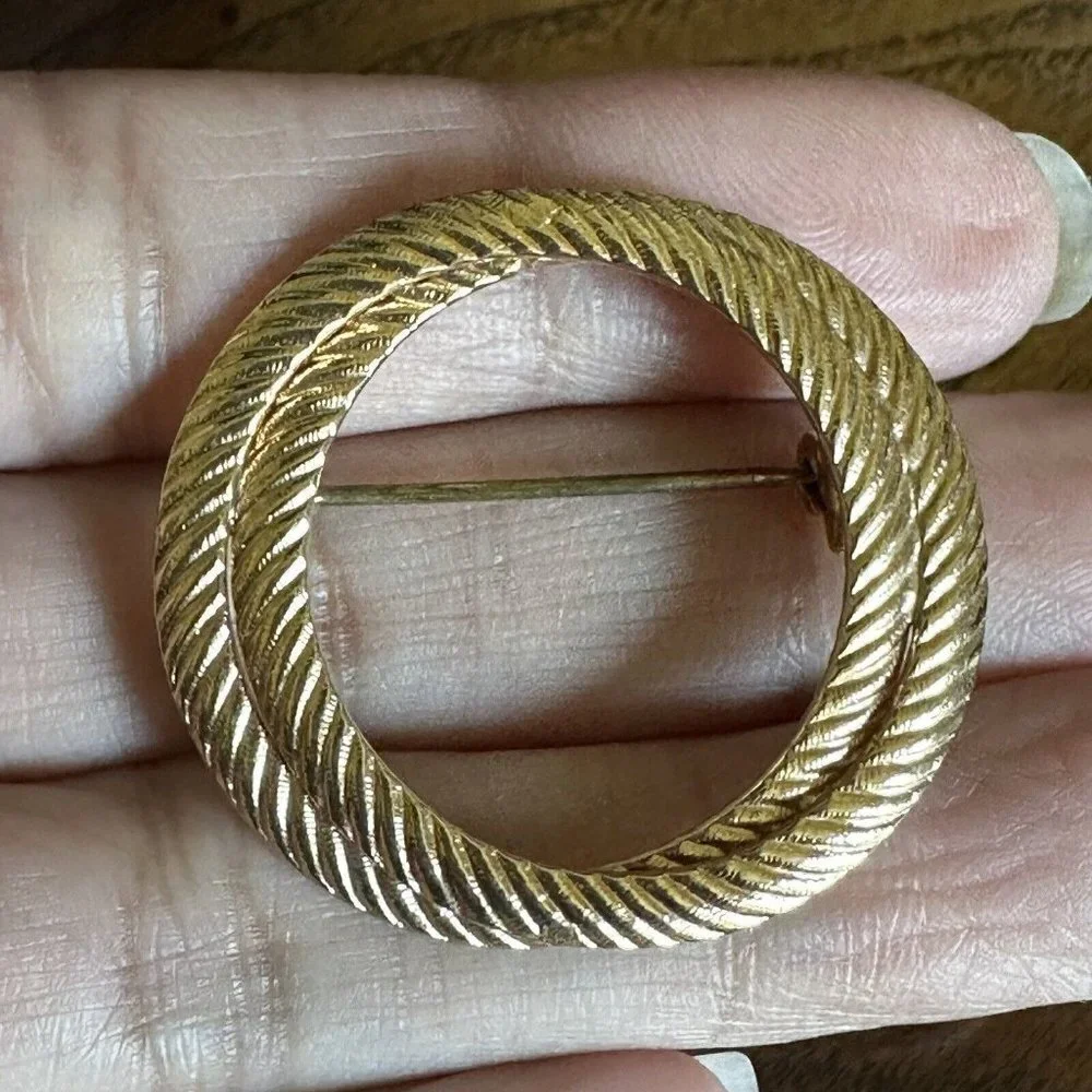 VTG Scarf Lapel Pin Brooch 1‎ Inch Double Twisted Rope Western Ranch Gold Plated